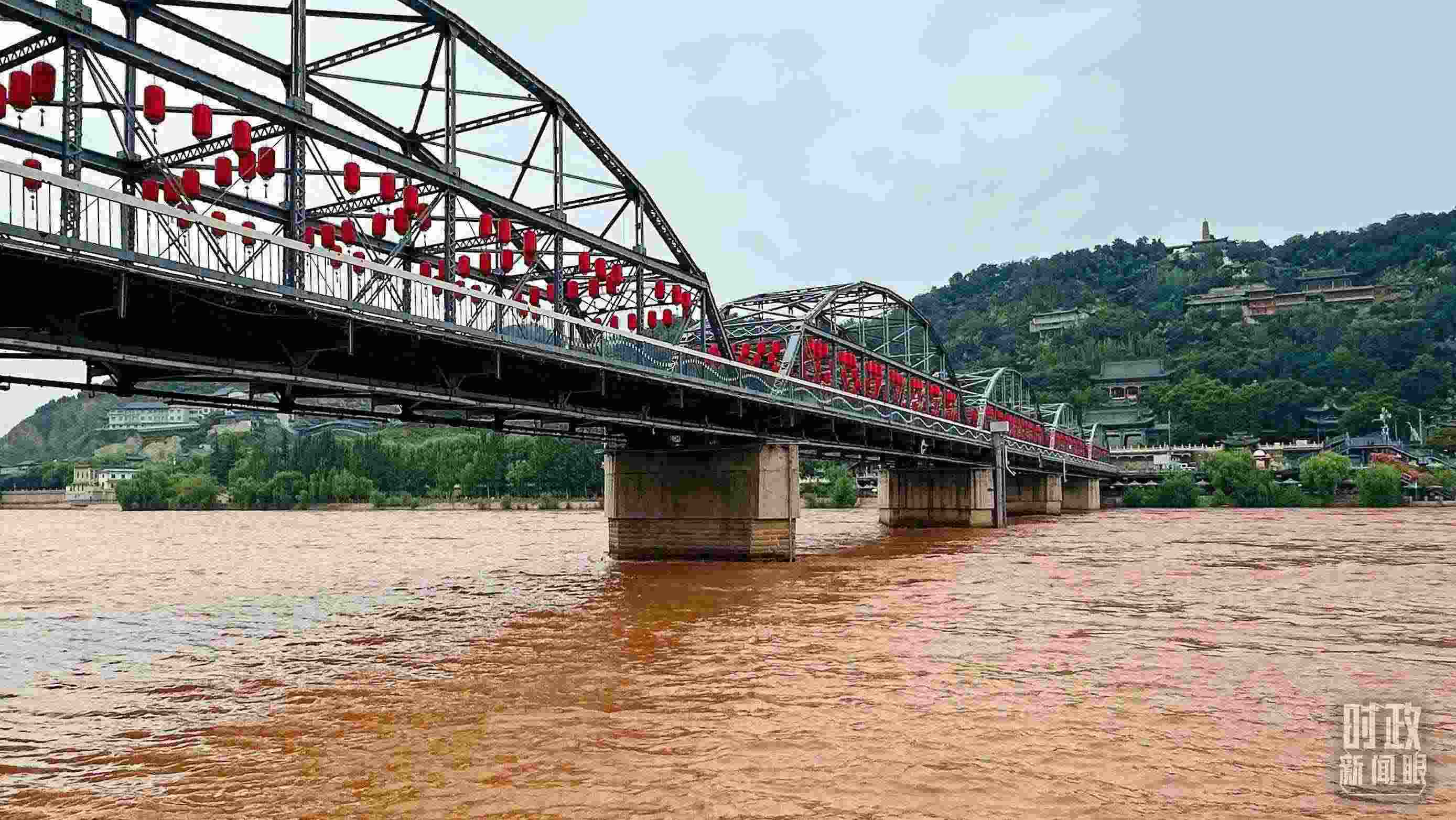 △黃河蘭州中山橋段。（總臺(tái)央視記者范一鳴拍攝）