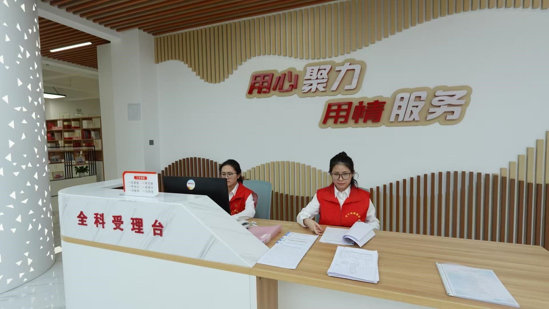 △這是蘭州市棗林西社區(qū)黨群服務(wù)中心。（總臺(tái)央視記者范凱拍攝）