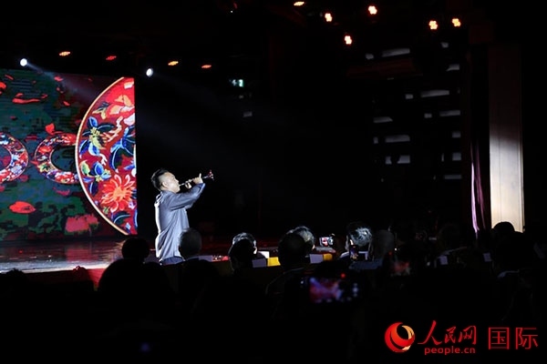 演出現(xiàn)場(chǎng)，演員帶來嗩吶獨(dú)奏《看秧歌》。人民網(wǎng)記者 楊一攝