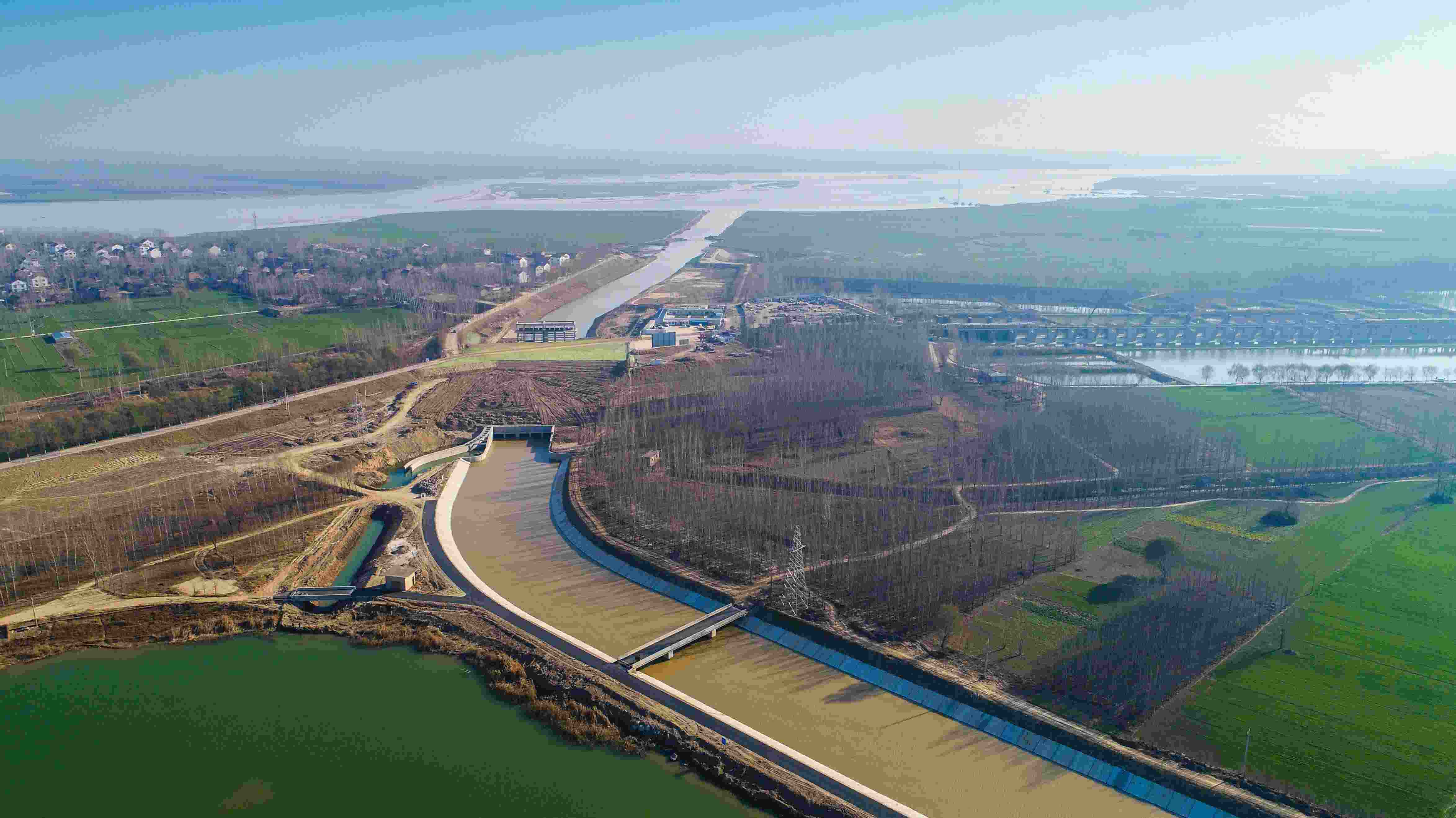 實(shí)施引黃入冀調(diào)水，助力華北地下水超采綜合治理和白洋淀生態(tài)環(huán)境修復(fù)。水利部水資源局供圖