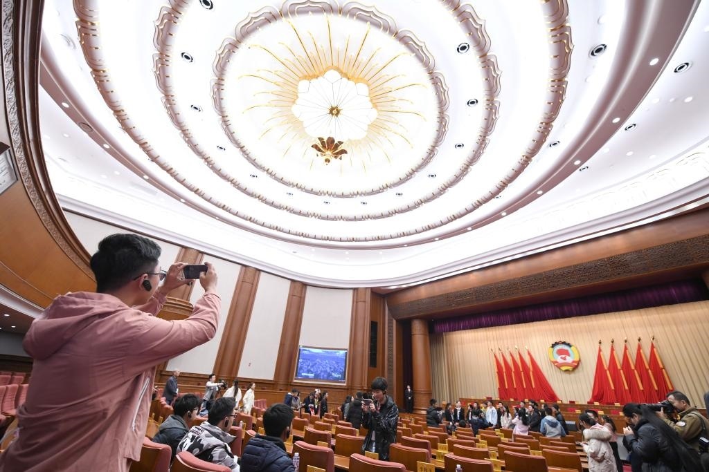 2019年11月16日，全國(guó)政協(xié)機(jī)關(guān)舉辦第一次公眾開(kāi)放日活動(dòng)，約200名高校師生、街道工作人員、退休干部、居民代表等參加。新華社記者 岳月偉 攝