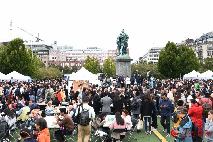 “天涯共此時——中秋游園會”在斯德哥爾摩國王花園舉辦。人民網(wǎng)記者 殷淼攝