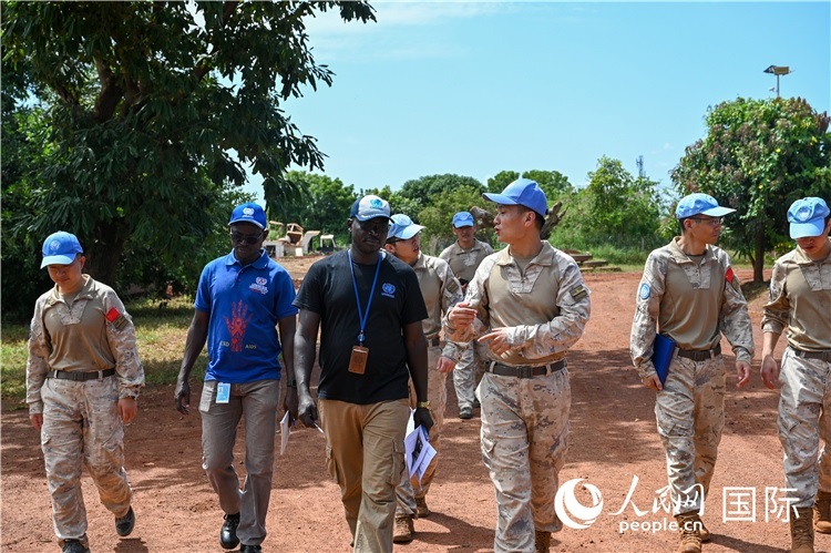 圖2 檢查組實地查驗。孫千攝