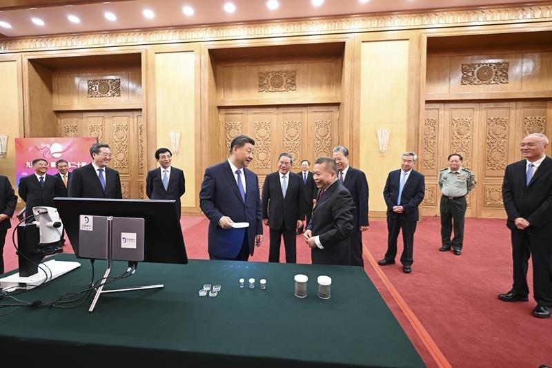 △2024年9月23日，習近平總書記等參觀月球樣品和探月工程成果展覽。