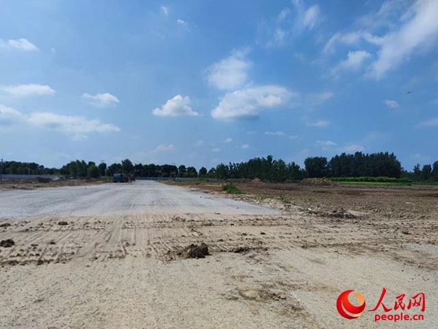 當(dāng)?shù)匾驯唤型５柠}河?xùn)|路。人民網(wǎng) 鞠峰攝