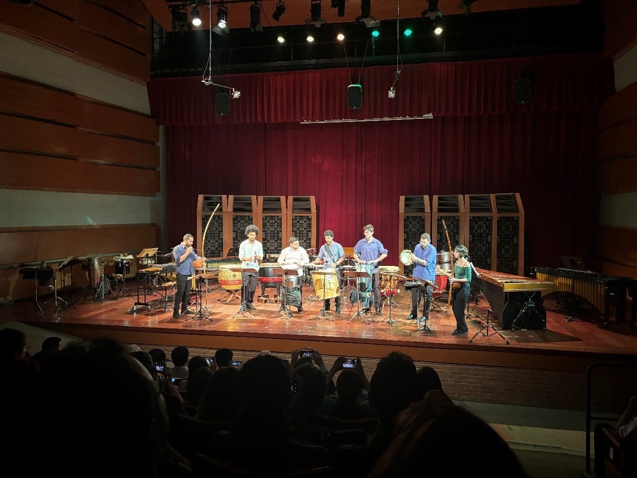 圣保羅州立大學(xué)藝術(shù)學(xué)院打擊樂團(tuán)在活動(dòng)上表演精彩的節(jié)目。 圣保羅州立大學(xué)孔子學(xué)院供圖