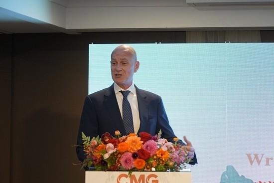 澳大利亞旅游局東半球市場及國際航司業(yè)務(wù)執(zhí)行總經(jīng)理何安哲在活動上致辭。張舒惠攝