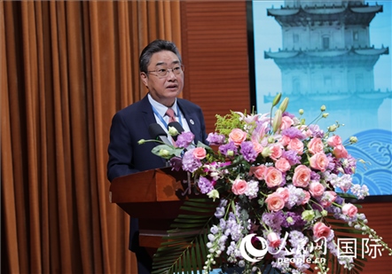 國(guó)—東盟中心秘書(shū)長(zhǎng)史忠俊在“走進(jìn)中華文明——海絲印記 世遺泉州”主題人文交流活動(dòng)中致辭。人民網(wǎng) 王婧攝