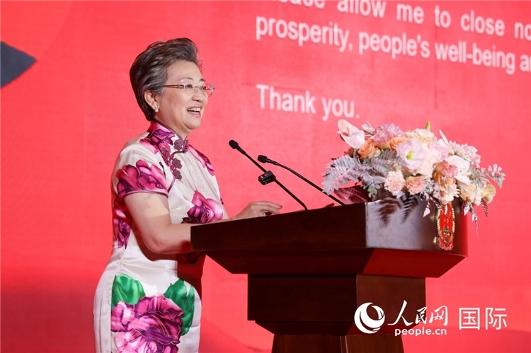 中國駐迪拜總領事歐渤芊致辭。人民網(wǎng)記者任皓宇攝