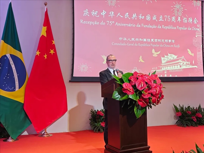 巴西外交部駐東北部地區(qū)辦公室主任德寶拉大使在招待會(huì)上致辭。 中國駐累西腓總領(lǐng)館供圖