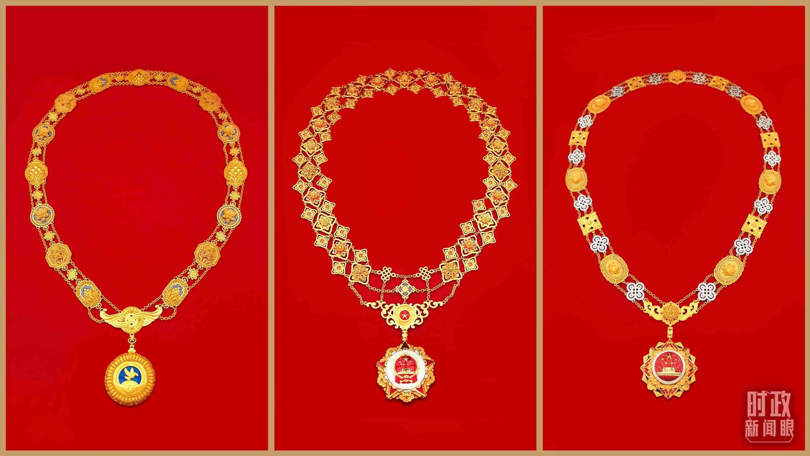 “共和國(guó)勛章”（中）、“友誼勛章”（左）和國(guó)家榮譽(yù)稱(chēng)號(hào)獎(jiǎng)?wù)拢ㄓ遥?。（總臺(tái)央視記者郭鴻、鄂介甫拍攝）