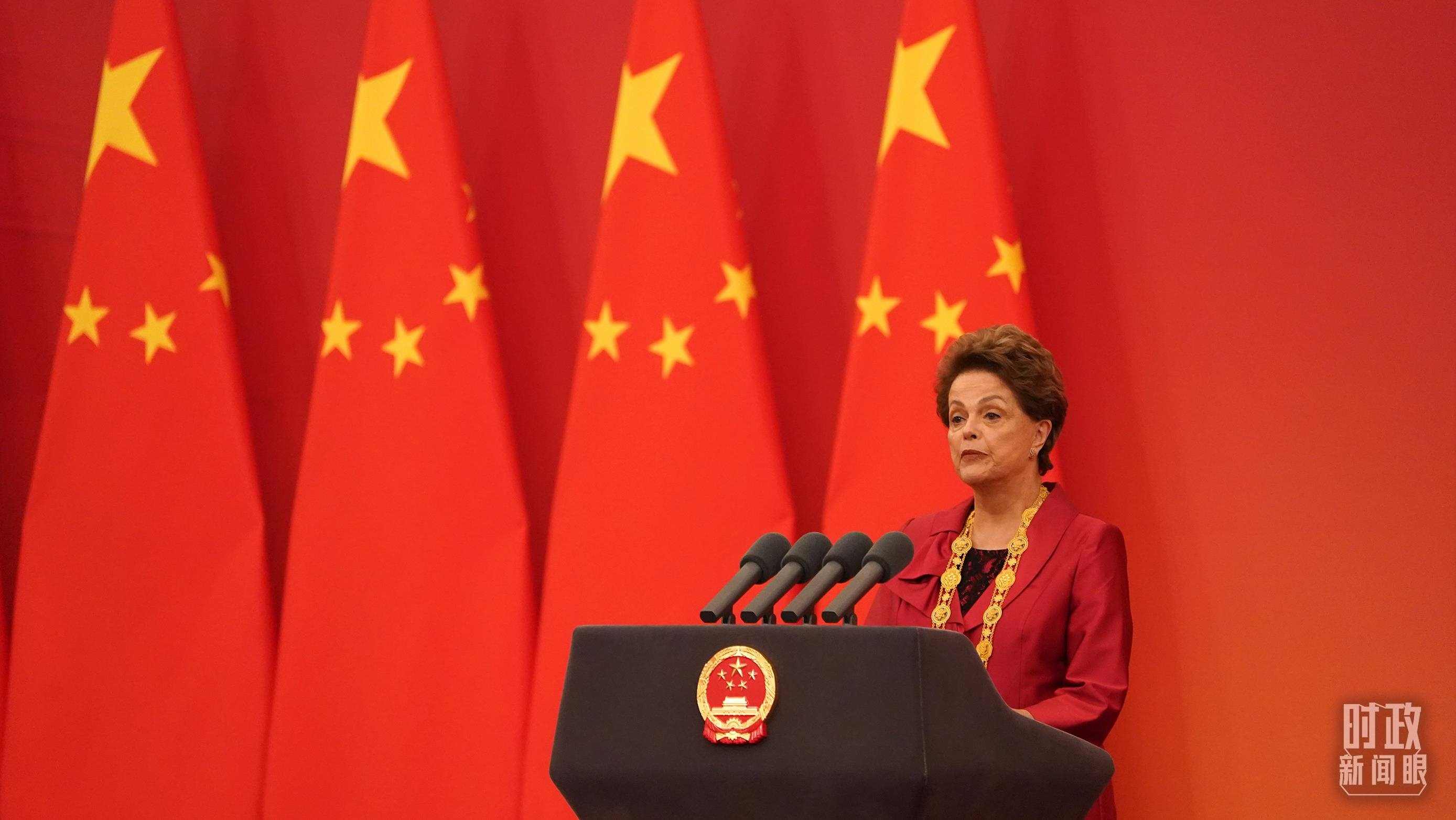 “友誼勛章”獲得者迪爾瑪·羅塞芙在頒授儀式上發(fā)言。（總臺(tái)記者李晉拍攝）