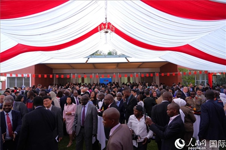 國(guó)慶招待會(huì)現(xiàn)場(chǎng)。人民網(wǎng)記者 黃煒鑫攝