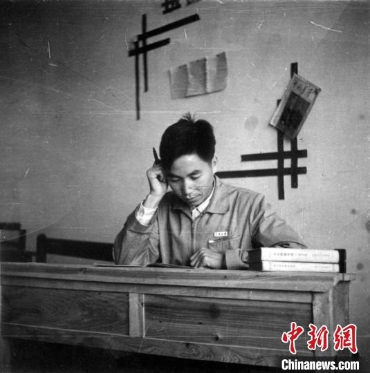 大學(xué)時(shí)期，龍樂豪在教室自習(xí)。(中國運(yùn)載火箭技術(shù)研究院供圖)