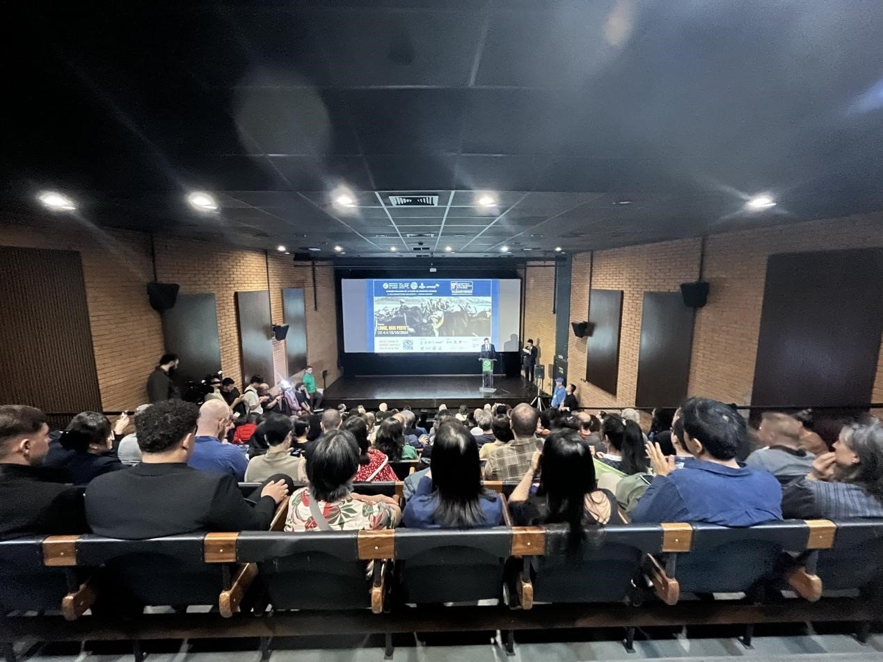 當(dāng)?shù)貢r(shí)間10月3日晚，由巴西圣保羅州立大學(xué)孔子學(xué)院舉辦的第九屆圣保羅中國電影展在圣保羅文化中心拉開帷幕。巴西圣保羅州立大學(xué)孔子學(xué)院供圖