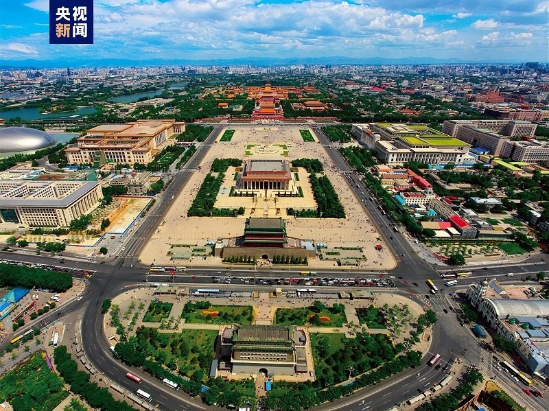 △全長(zhǎng)7.8公里的北京中軸線(xiàn)上，分布有鐘鼓樓、景山、故宮等15處遺產(chǎn)構(gòu)成要素。