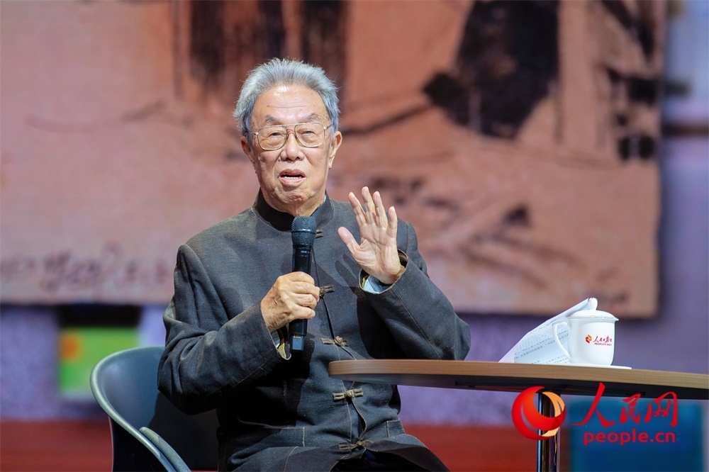 王蒙以《與時代同行 與人民同心》為題演講。人民網(wǎng)記者 翁奇羽攝