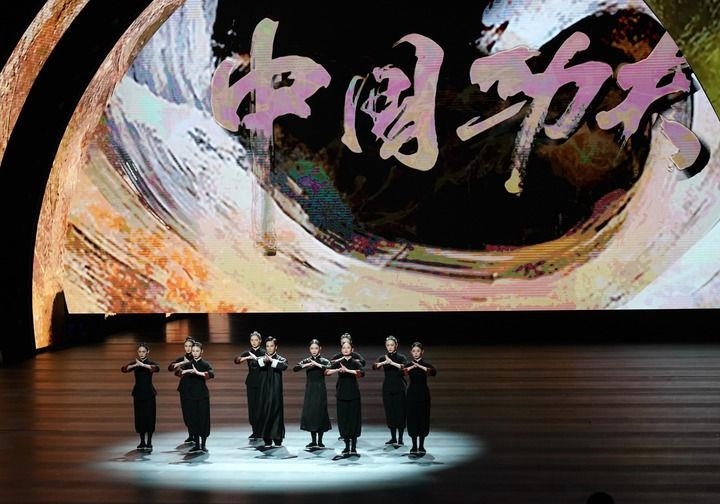 2024年9月19日，演職人員在北京文化論壇專場文藝演出中表演舞劇《詠春》。
