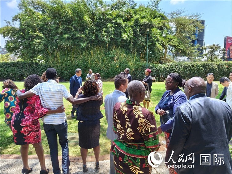 與會(huì)嘉賓在交流。陳哲攝