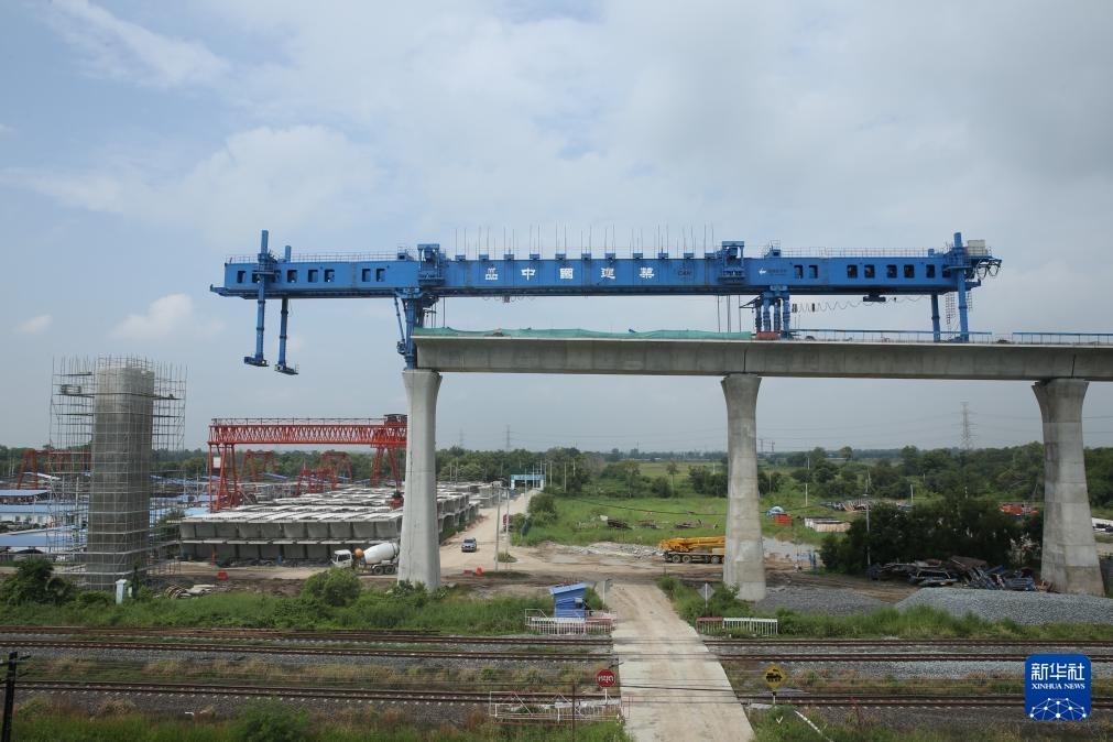 這是10月11日拍攝的位于泰國大城府的中泰高鐵項目4-3標段施工現場。新華社記者 孫瑋彤 攝