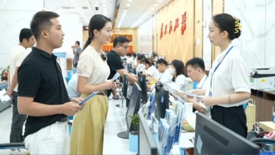 直播現(xiàn)場(chǎng)。海南省營(yíng)商廳供圖