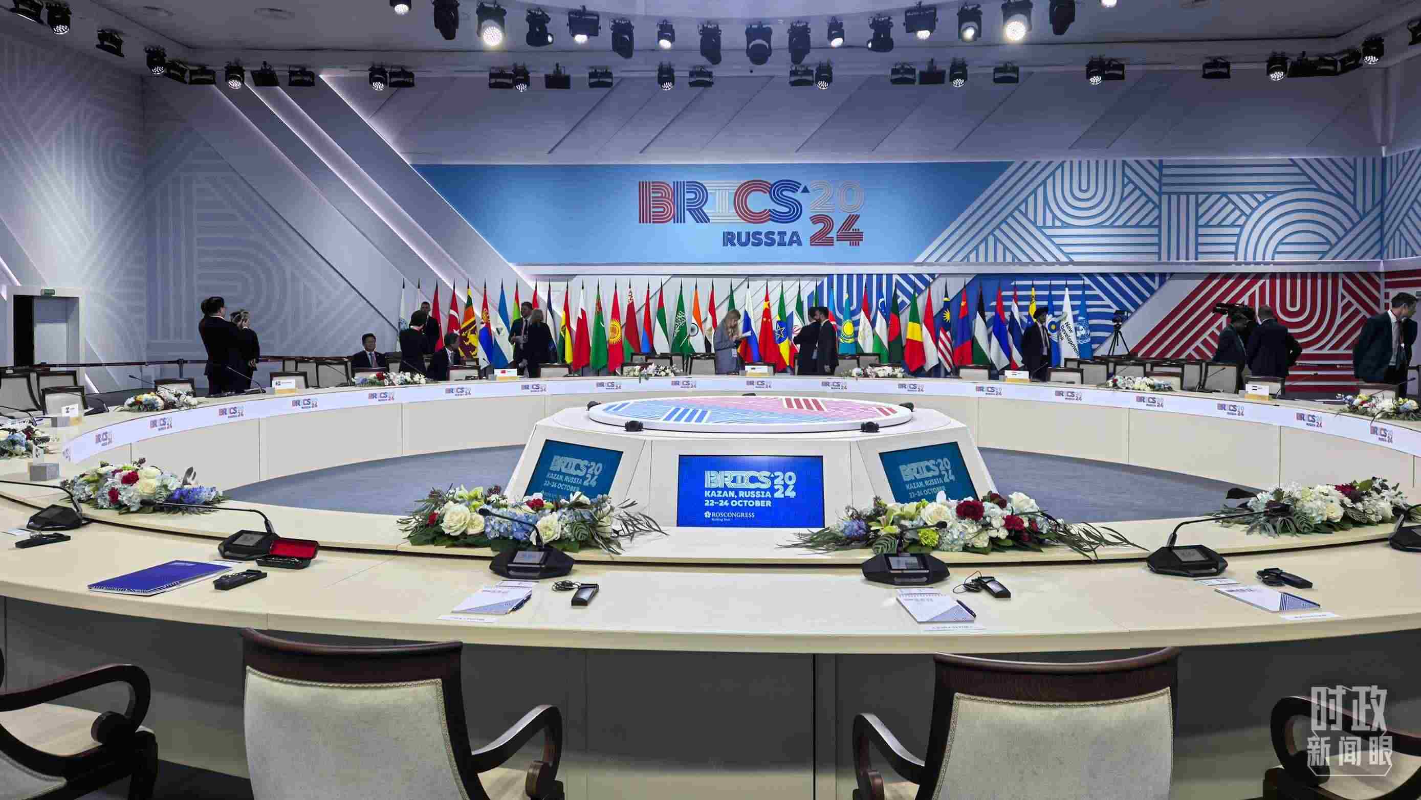 △ 金磚國(guó)家領(lǐng)導(dǎo)人大范圍會(huì)議開始前。（總臺(tái)央視記者程鋮拍攝）