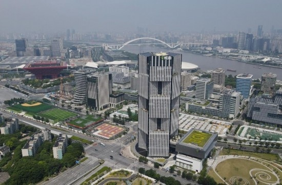 位于中國上海浦東新區(qū)世博園區(qū)的金磚國家新開發(fā)銀行總部大樓（2022年6月17日攝，無人機(jī)照片）。新華社記者方喆攝