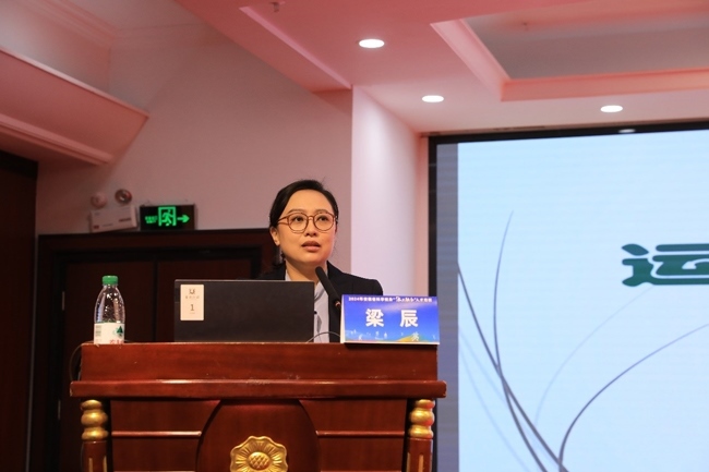 國(guó)家體育總局運(yùn)動(dòng)醫(yī)學(xué)研究所醫(yī)務(wù)監(jiān)督中心副主任、中國(guó)體育科學(xué)學(xué)會(huì)運(yùn)動(dòng)醫(yī)學(xué)分會(huì)副秘書(shū)長(zhǎng)梁辰授課。主辦方供圖