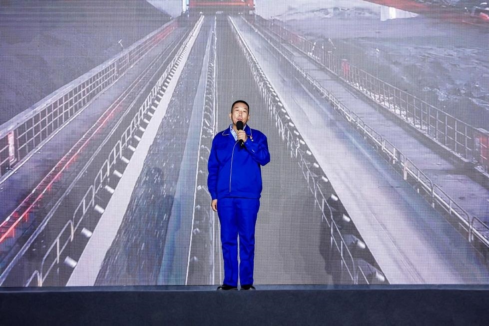 邵旭鵬在“何以中國·五星出東方”網(wǎng)絡(luò)主題宣傳活動(dòng)現(xiàn)場(chǎng)演講。人民視頻供圖