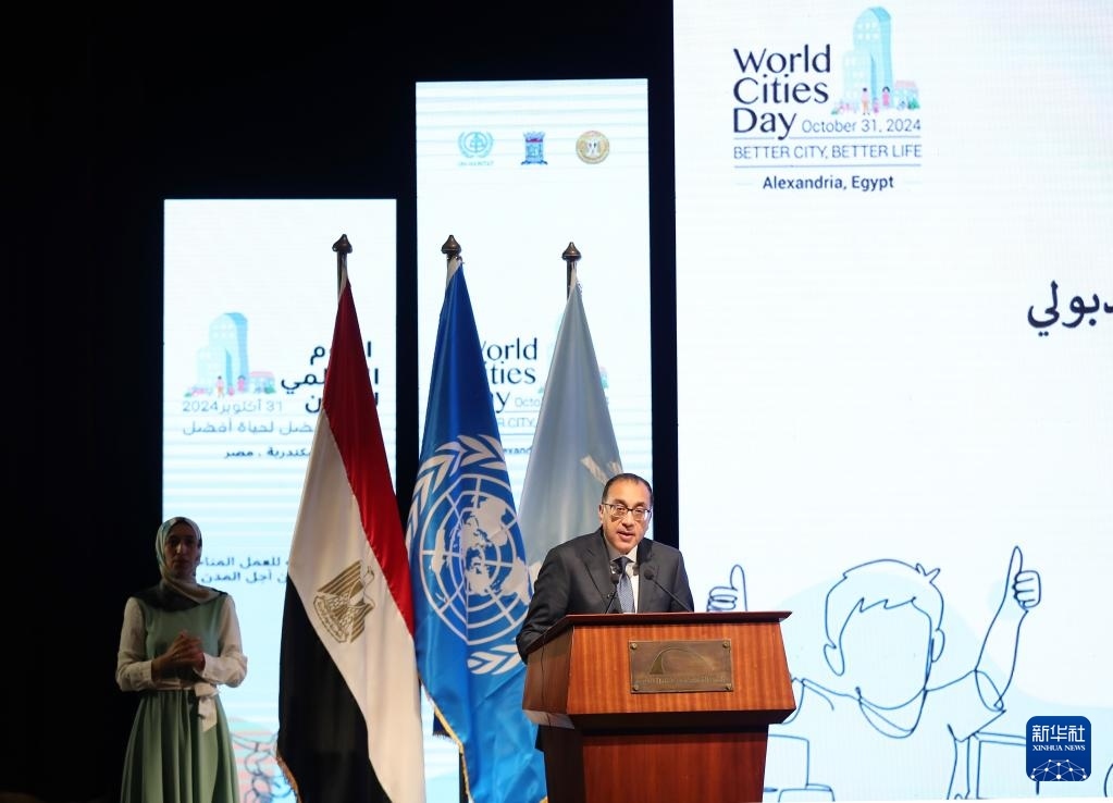 10月31日，在埃及亞歷山大，埃及總理馬德布利在活動上致辭。新華社記者 王東震 攝