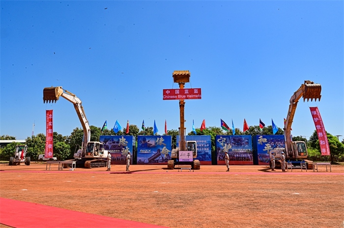 工程機械特技展示。王軍杰攝