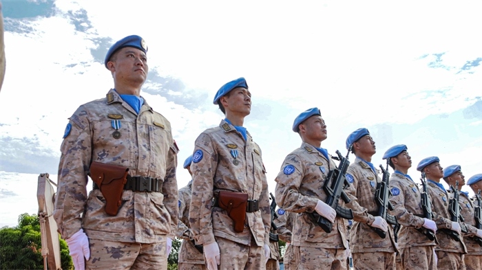 維和官兵整齊列隊。鄧原淘攝