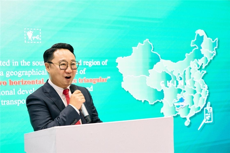 “中國館”貴州旅游推介會現(xiàn)場介紹。楊浩鵬