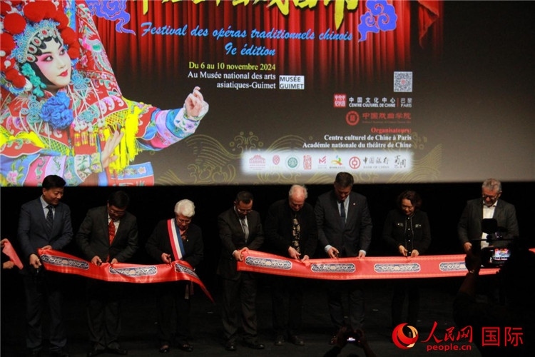 戲劇節(jié)開幕剪彩。人民網(wǎng)記者 尚凱元攝