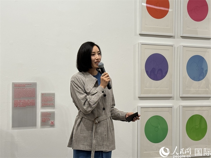 11月8日，今日美術(shù)館館長張然在“瑞士經(jīng)典設(shè)計(jì)展”開幕式上發(fā)表致辭。（人民網(wǎng) 謝瑩攝）