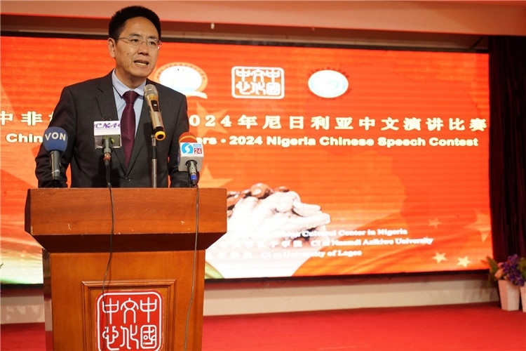 中國駐尼日利亞大使館文化參贊兼尼日利亞中國文化中心主任楊建興致辭。尼日利亞中國文化中心供圖