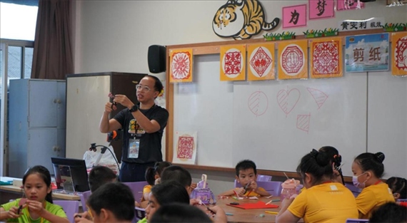 剪紙教學(xué)。主辦方供圖
