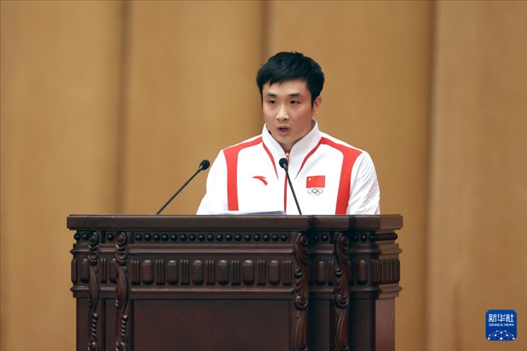 11月15日，跳水運動員曹緣在報告會上發(fā)言。新華社記者 李明 攝