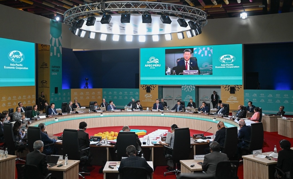 當?shù)貢r間11月16日上午，亞太經(jīng)合組織第三十一次領(lǐng)導(dǎo)人非正式會議在秘魯利馬會議中心舉行。國家主席習近平出席會議并發(fā)表題為《共擔時代責任 共促亞太發(fā)展》的重要講話。新華社記者 謝環(huán)馳 攝