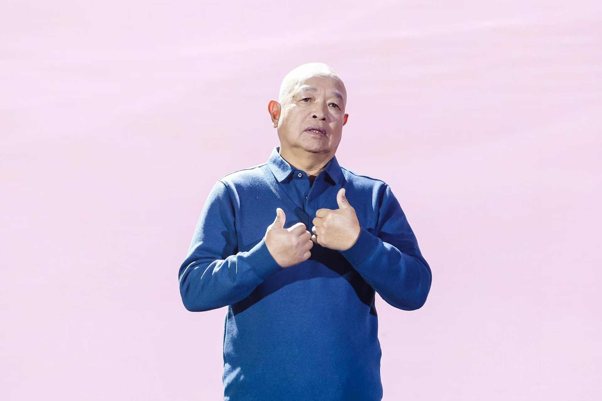 “山東好人”、煙臺市無聲洗車場經(jīng)理柳興濤。人民視頻供圖。