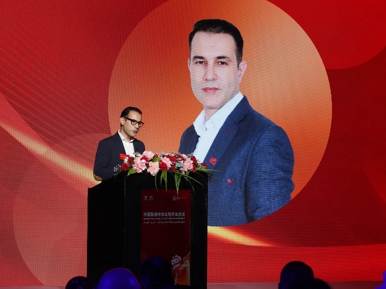 阿聯(lián)酋電信公司國(guó)際漫游與物聯(lián)網(wǎng)業(yè)務(wù)負(fù)責(zé)人賈瓦德·本塔賈爾致辭。中國(guó)聯(lián)通中東公司供圖