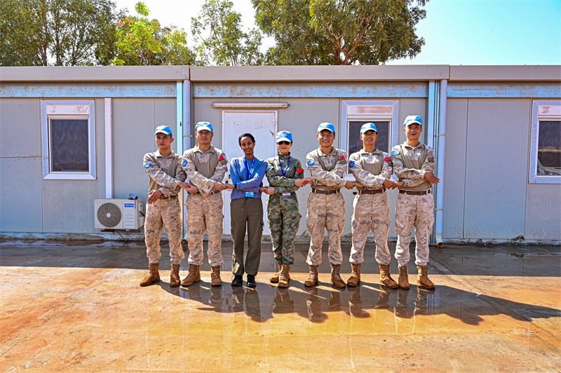 圖6-完成任務(wù)進行交接（孫千攝）