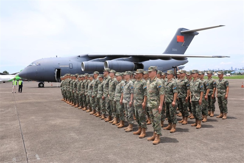 中方參演部隊搭乘運—20運輸機飛抵印尼國民軍空軍哈利姆機場。 龔勝祥攝