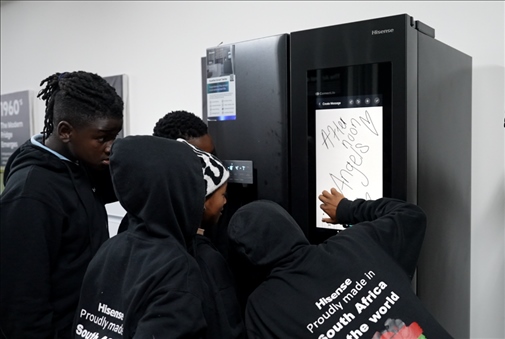 海信智能冰箱吸引南非人。海信南非公司供圖