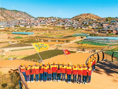 學生在攀枝花迤沙拉歷史文化主題研學基地參觀。 石 磊攝