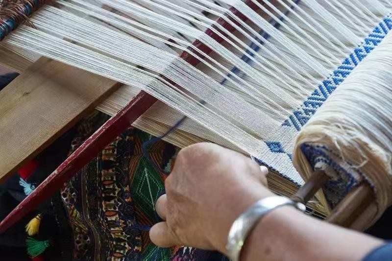 黎族傳統(tǒng)紡染織繡技藝。文化和旅游部非物質文化遺產司供圖