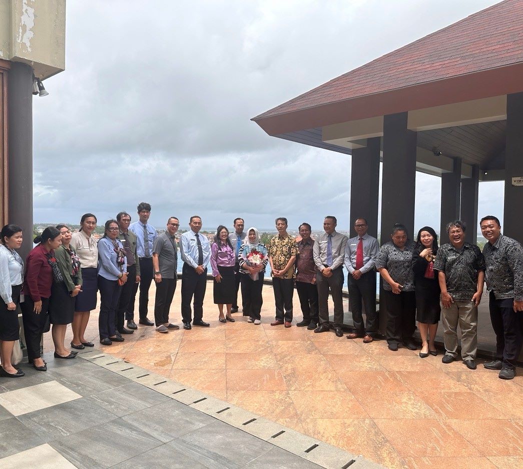 座談會(huì)全體人員合影。烏達(dá)雅納大學(xué)旅游孔子學(xué)院供圖