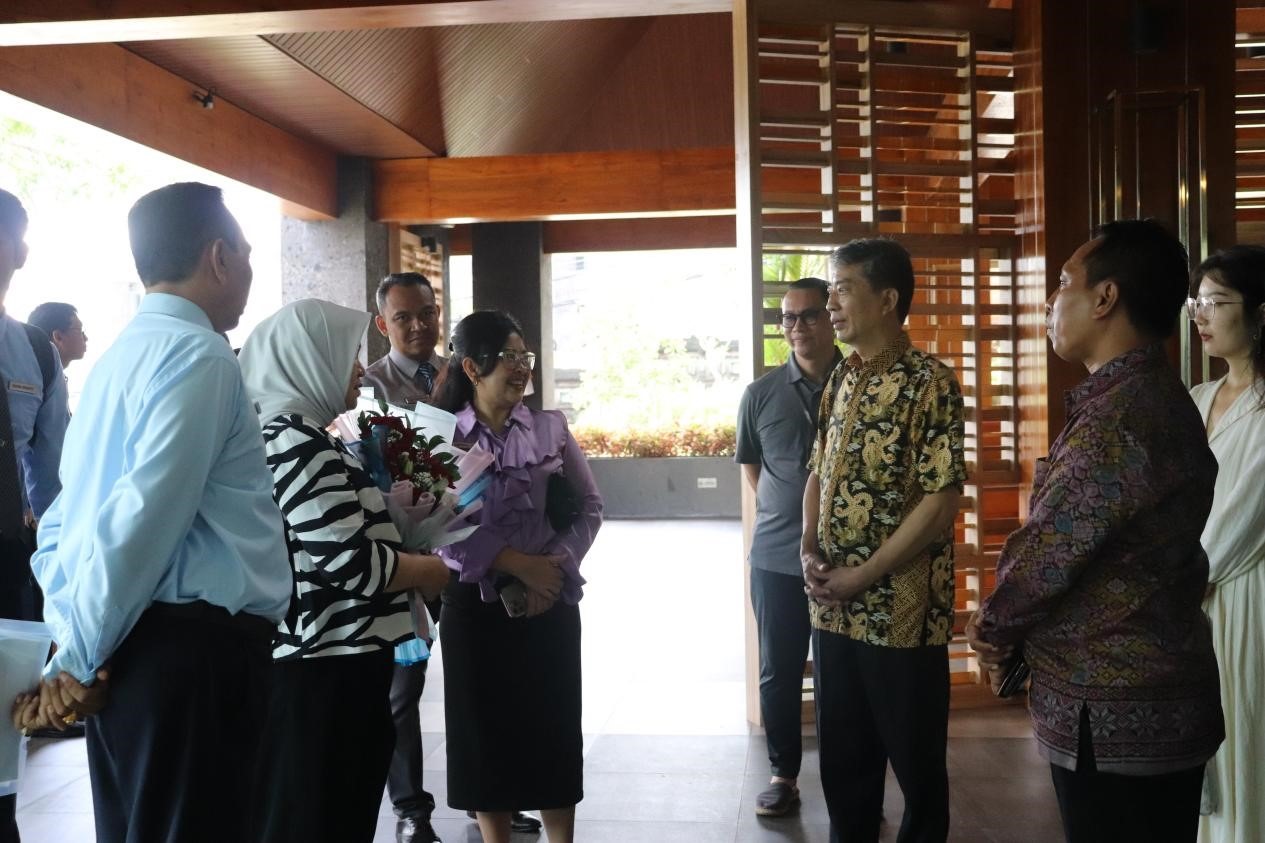 馬蒂尼與師生交流。烏達(dá)雅納大學(xué)旅游孔子學(xué)院供圖