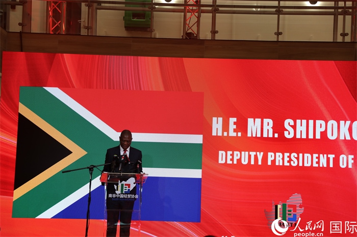 南非副總統(tǒng)馬沙蒂萊現(xiàn)場(chǎng)致辭。人民網(wǎng)記者 戴楷然攝
