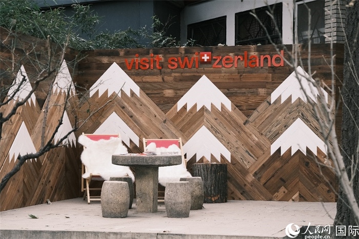 瑞士小木屋一隅，靜謐中散發(fā)出阿爾卑斯的冬日溫情。人民網(wǎng) 實(shí)習(xí)生黃睿攝